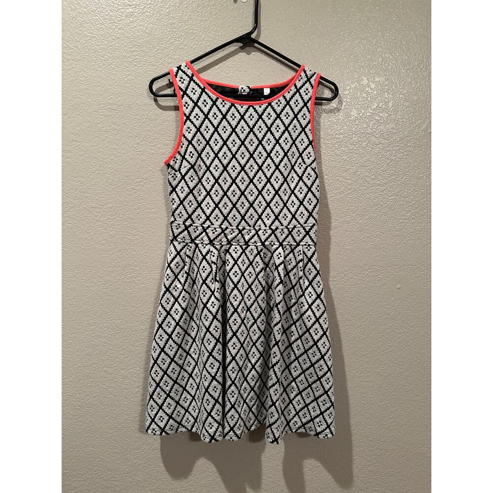 Xhileration Bold Illusion Black n White Diamond pattern w Neon Skaters Dress XL